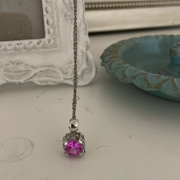 This cute pendant features a medium (8.5mm)crystal perfect match everyday - Picture 5 of 6